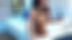 Una mujer con un hermoso culo follando con un perro